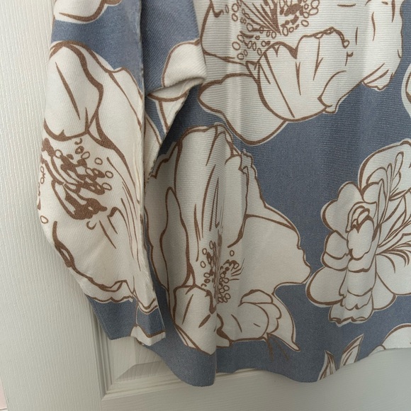 Sioni Sweater - Picture 8 of 15